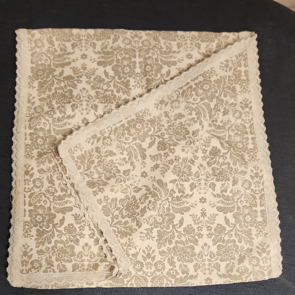 NWOT Cynthia Rowley Gray Floral Table Runner 18" X 76"